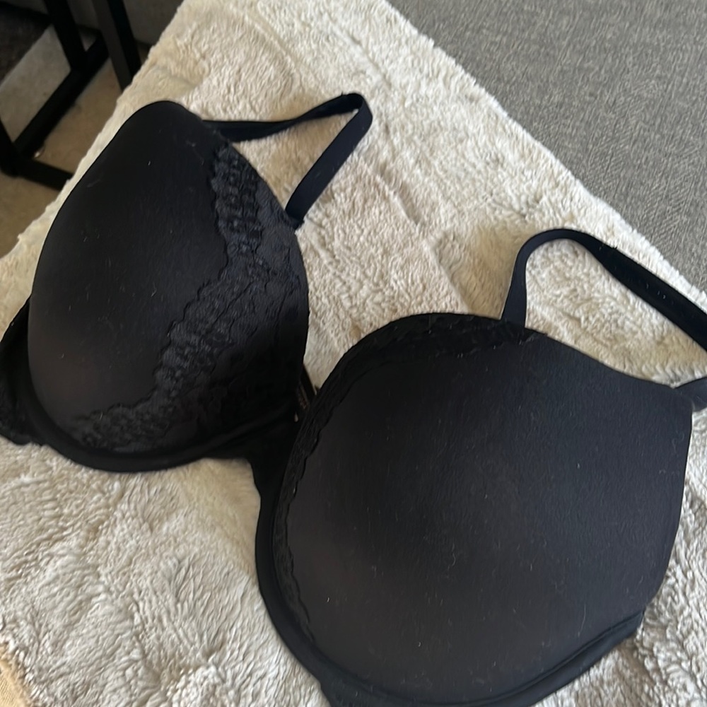 Black with lace Victoria’ Secret 36DDD bra